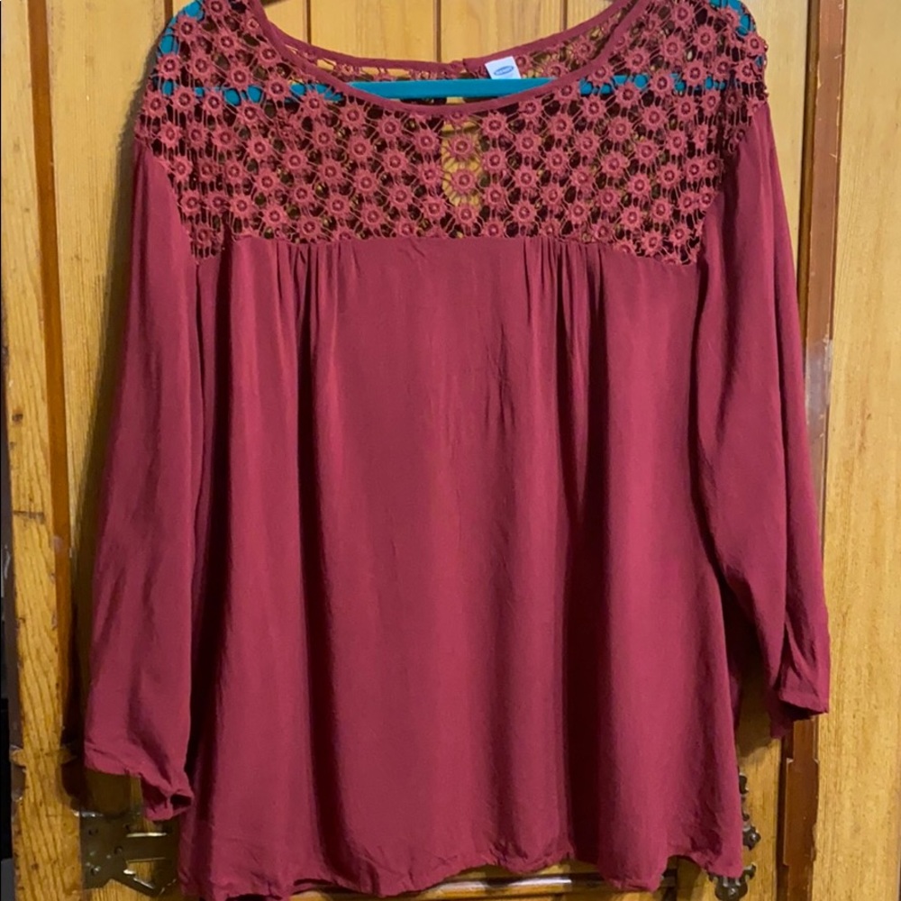 Old Navy maroon top with lace flower top XL